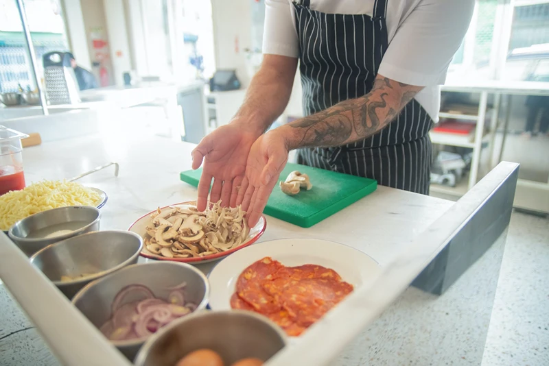 How many hours does a chef work at yhangry