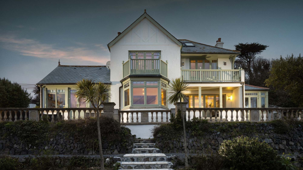 Beach Retreats offering luxury cottages in Cornwall by the sea