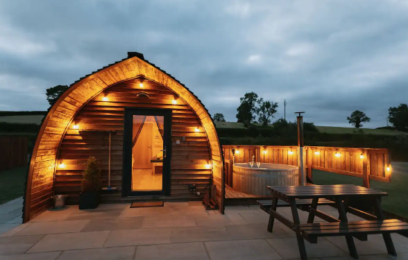 Wigwam Holidays Sandwath Farm’s brighton airbnb hot tub