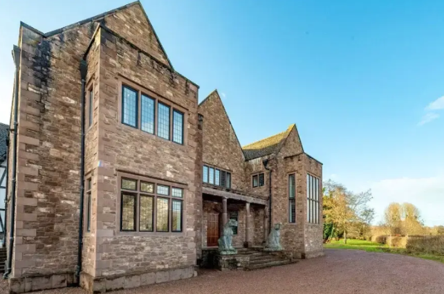 The Manor on the Monnow’s hen party houses bath