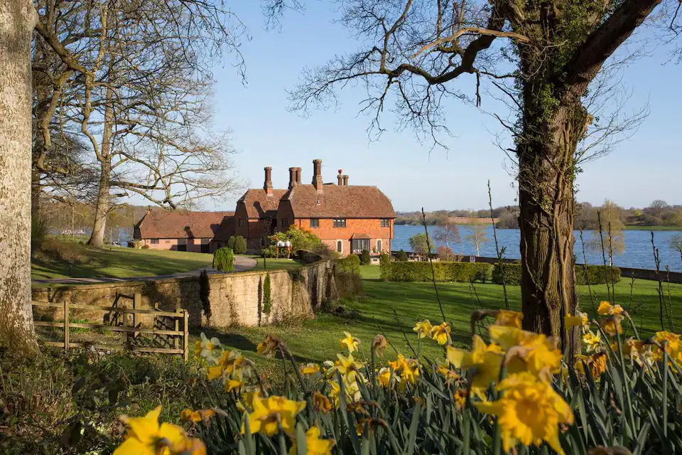 Waterside Manor is an Airbnb in East Sussex with a hot tub