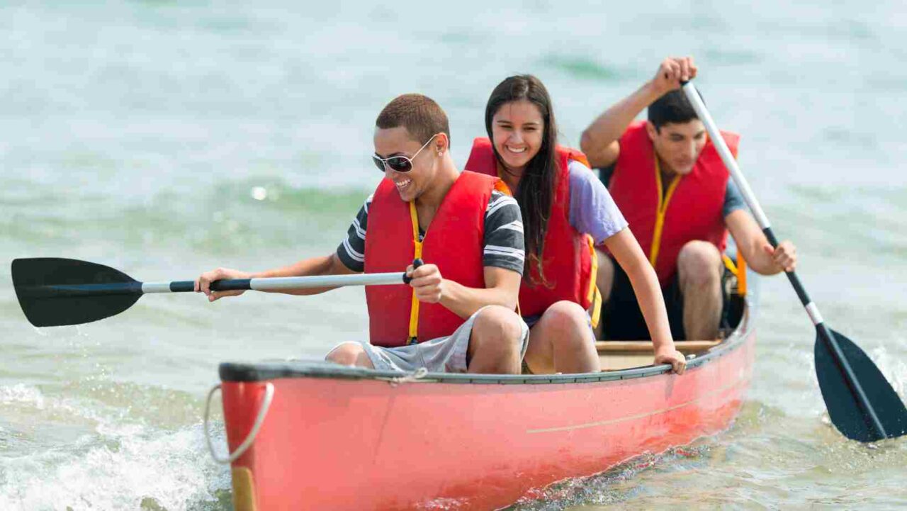 Enjoy Canoeing in Glasgow at River Clyde