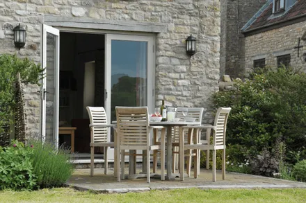 Park Farm Country Cottages offers an Airbnb near Bristol UK