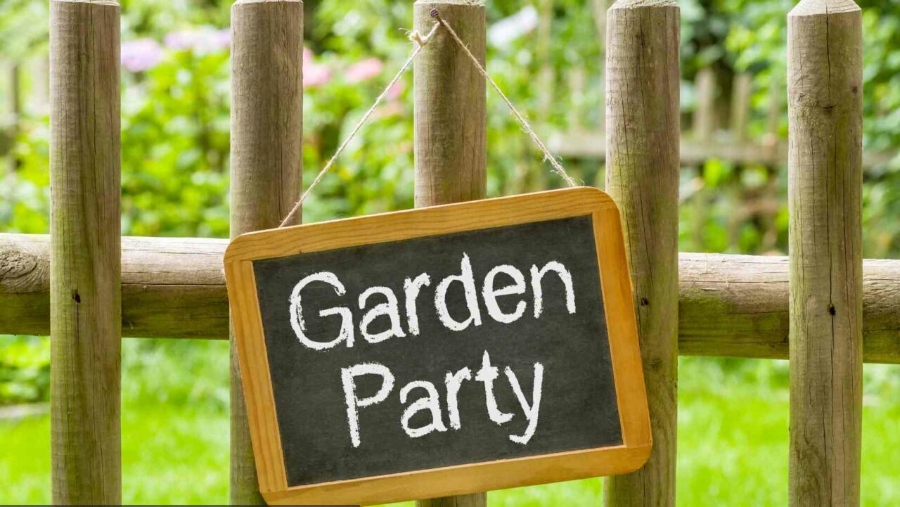 Chalkboards for garden party decorations are a great idea