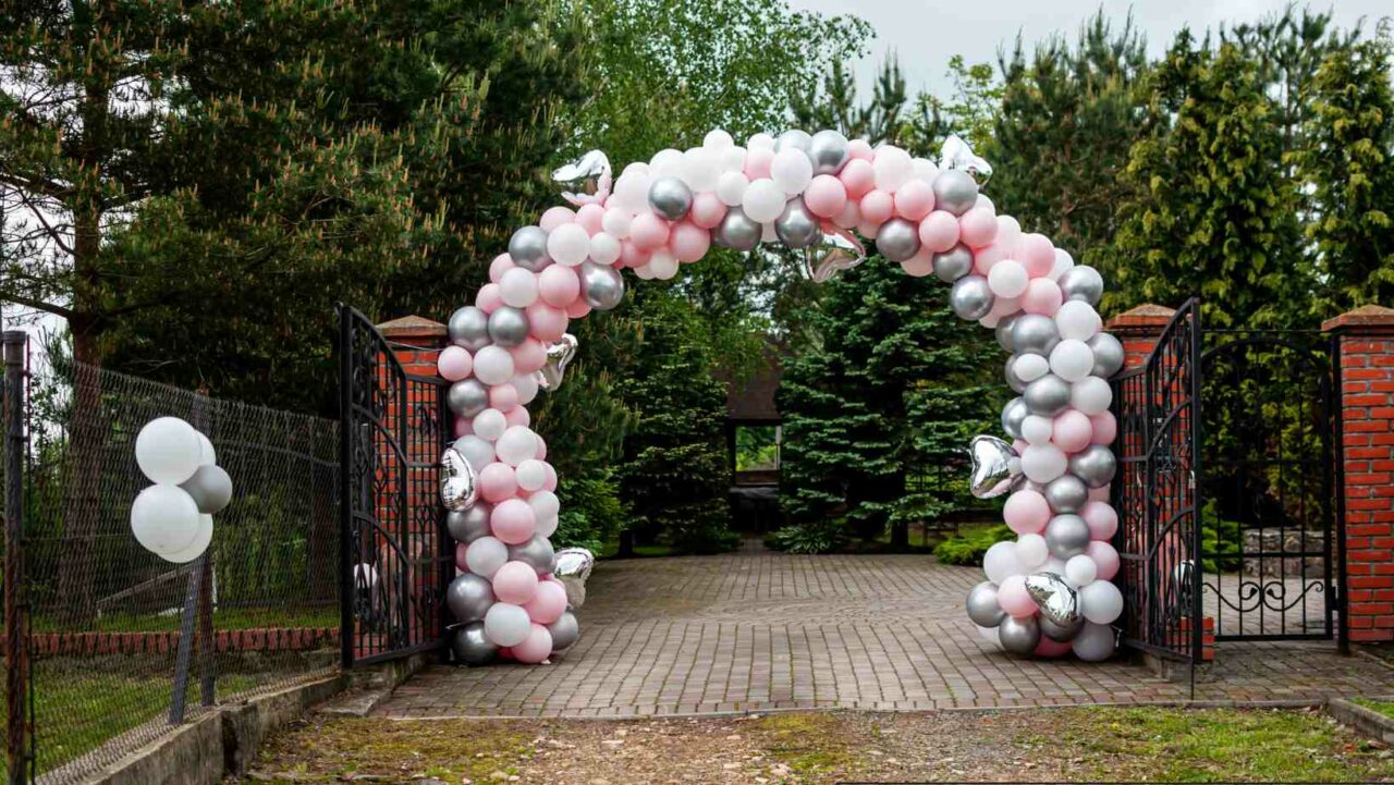 Balloon arches suitable for garden party decorations for adults and kids, both