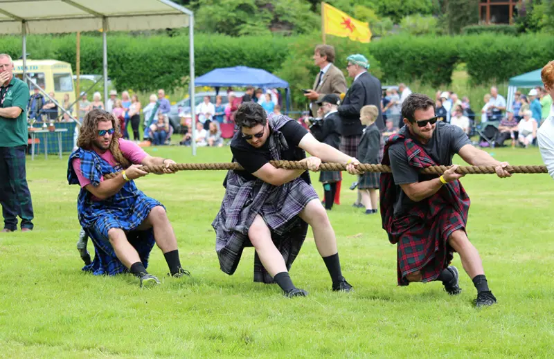 Plan your own mini Highland Games for the stag party Glasgow.