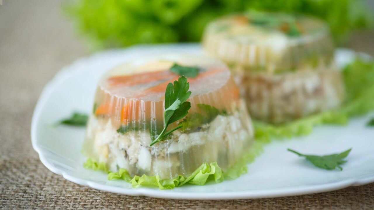 Jellied fish can be served as an appetiser for Ukrainian Christmas dinner