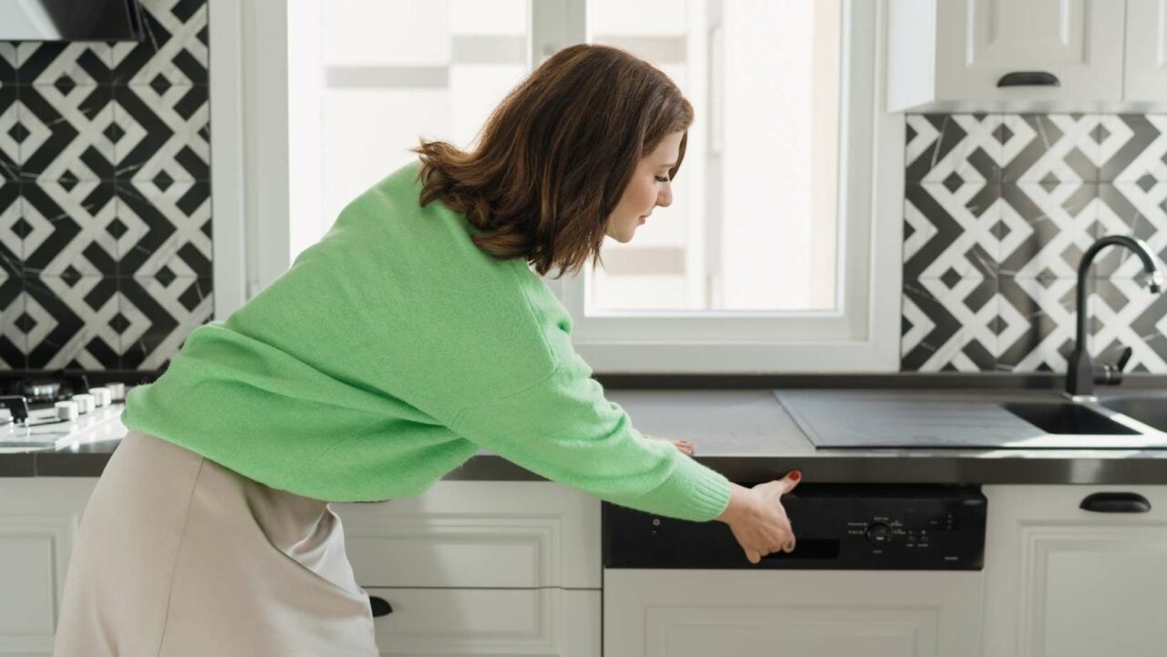 Inspect your kitchen equipment after you rent a chef for a day 